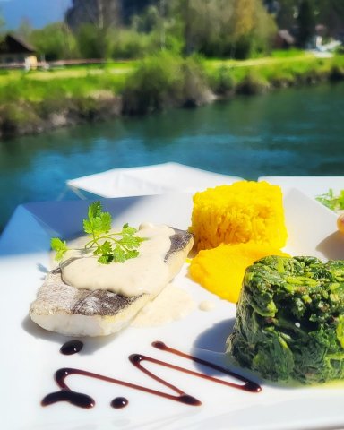 Profitez de notre menu du moment au bord du Canal de Savières - Le Relais Gourmand à Chanaz