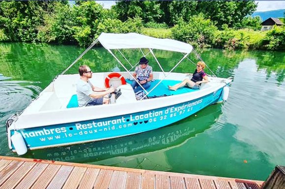 Location de bateaux électriques pour une balade sur le lac du Bourget