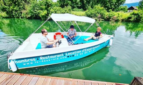 Location de bateaux électriques pour une balade sur le lac du Bourget